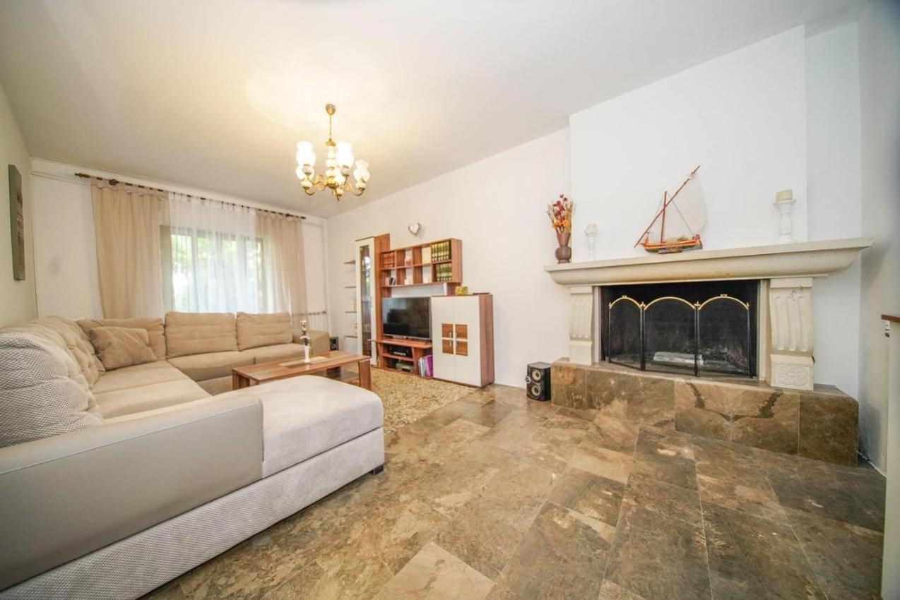 Apartman Mate Splitska Exterior foto