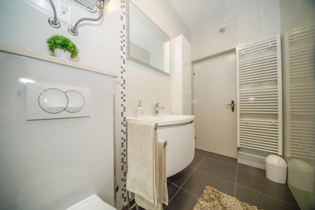Apartman Mate Splitska Exterior foto