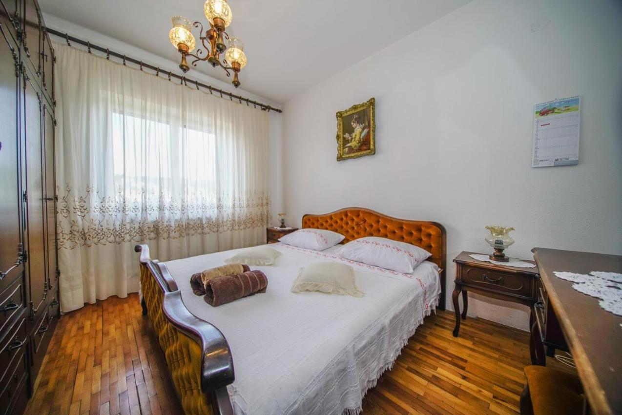 Apartman Mate Splitska Exterior foto