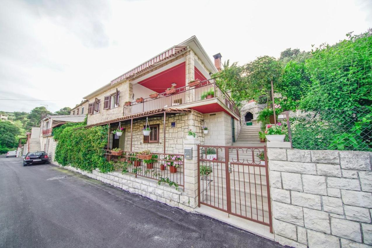 Apartman Mate Splitska Exterior foto