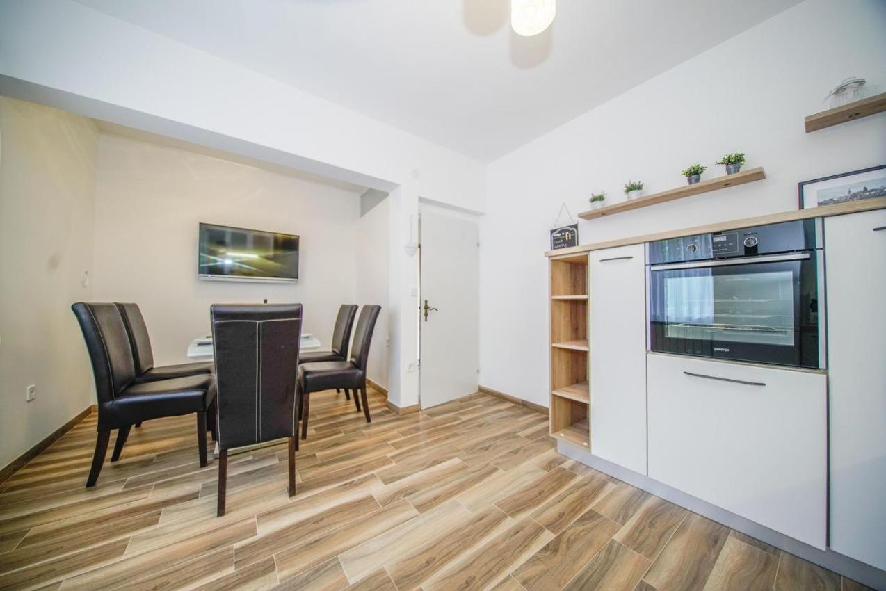Apartman Mate Splitska Exterior foto